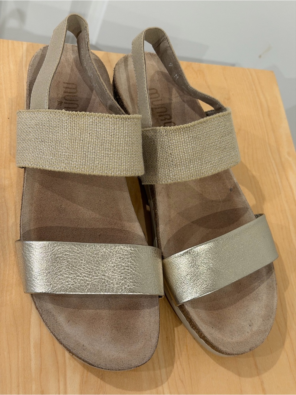 Munro Pisces Comfort Metallic Gold Sandals - Women's 9